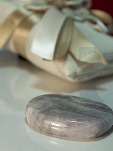 Pierre plate en améthyste