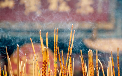 Bâtonnets d&rsquo;encens religieux avec prières